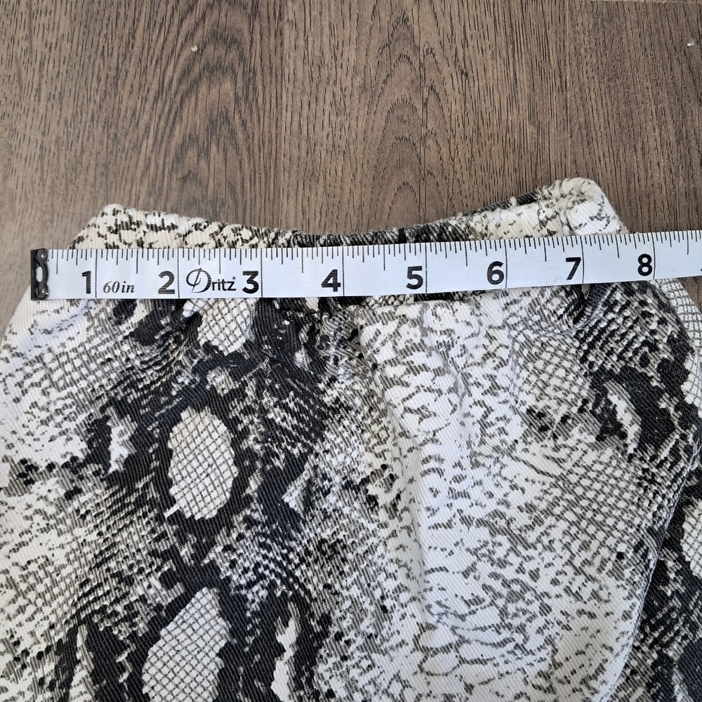 Black And White Kids Snake Print Skirt Size 3-4 Based On Measurements - Picture 5 of 7